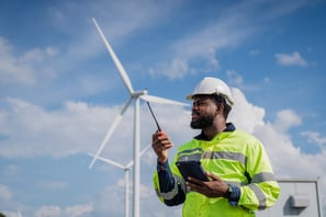 Éoliennes avec technicien